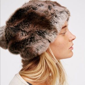 Slouchy faux fur beanie with pom